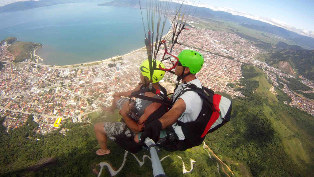 Vôo de Paraglider no Guarujá