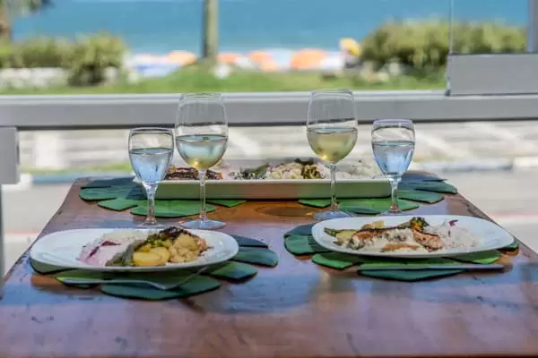 strand-gourmet-restaurante-guaruja-prato-salmao-vista-praia-do-tombo.jpg