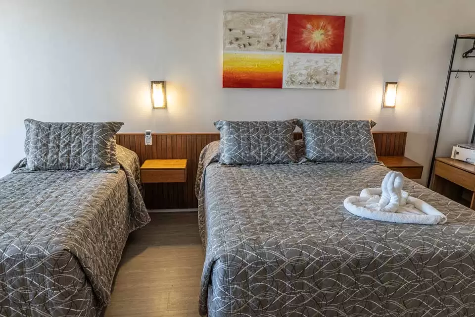 strand-hotel-guaruja-suite-frente-mar-tripla-camas.jpg